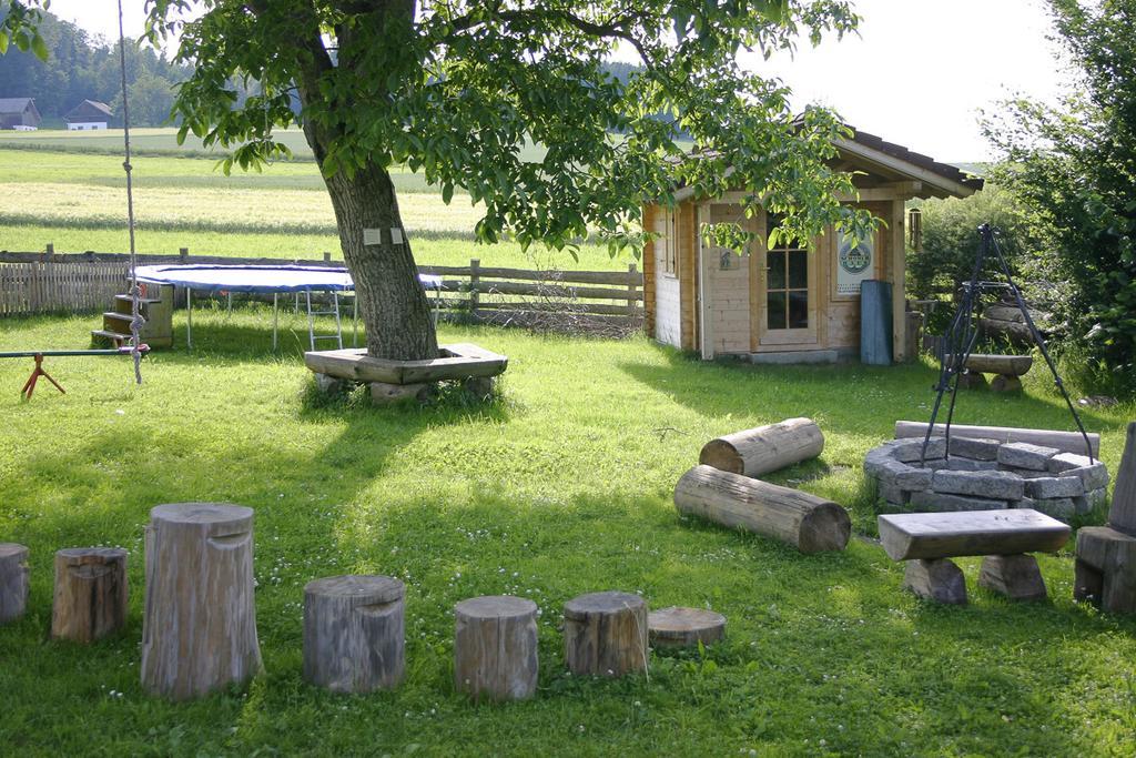 Hildegard Naturhaus Kirchberg bei Mattighofen Buitenkant foto